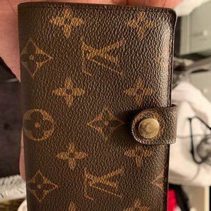 nice lv wallet !
